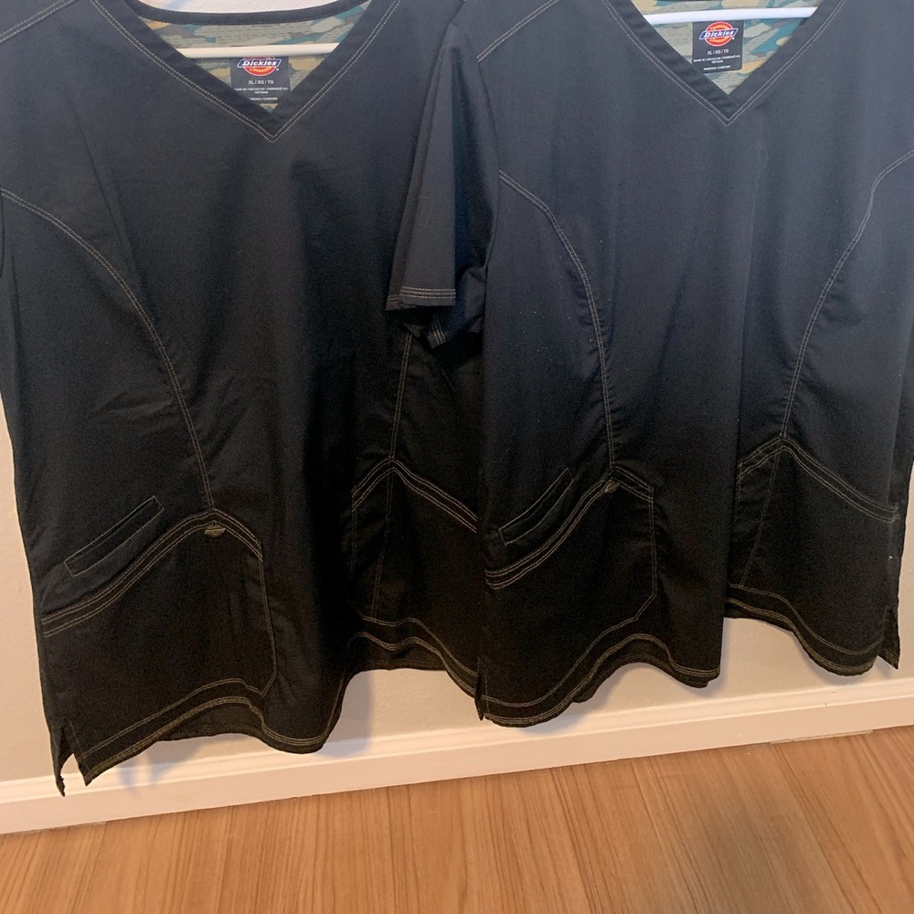 Dickies- like new XL Scrub shirts
